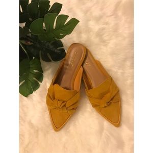 Twisted Knot Mules NWT